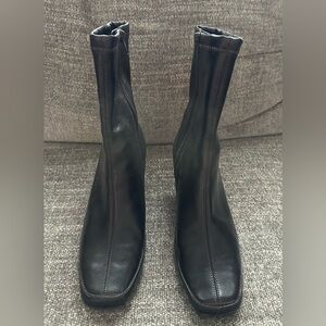AEROSOLES Ladies Size 7 1/2 Medium Black Leather Side Zipper Block Heel …